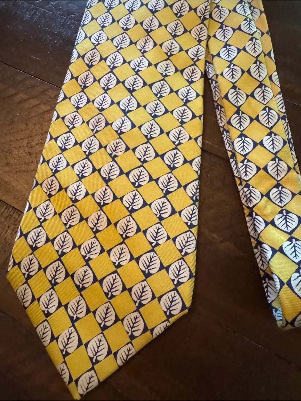 Liberty of London Mens Yellow Navy Leaf Pattern Silk Tie Made In USA